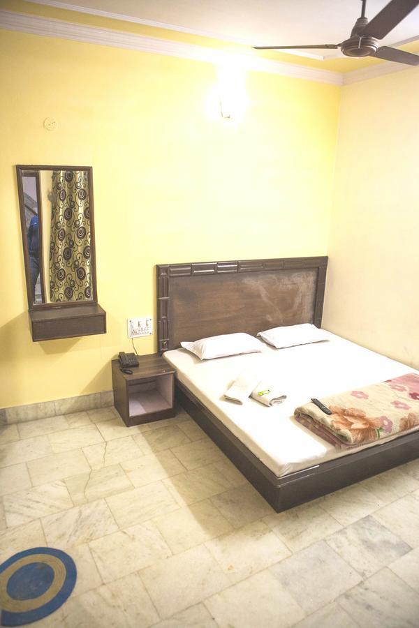 Hotel Venus International New Delhi Bagian luar foto