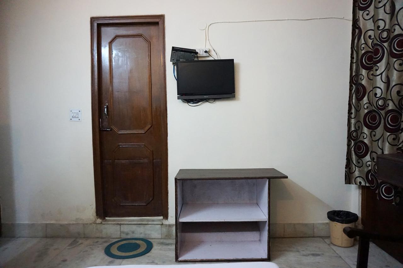 Hotel Venus International New Delhi Bagian luar foto
