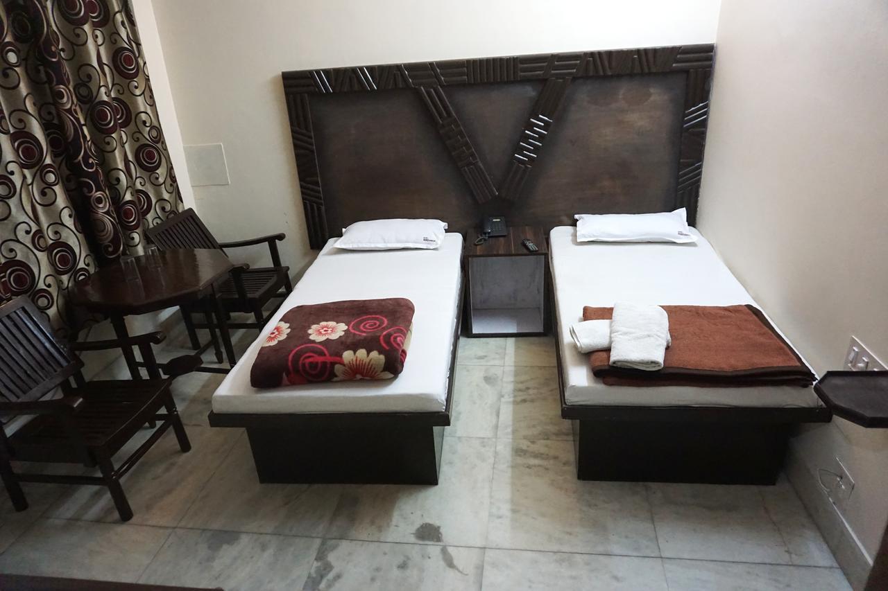 Hotel Venus International New Delhi Bagian luar foto