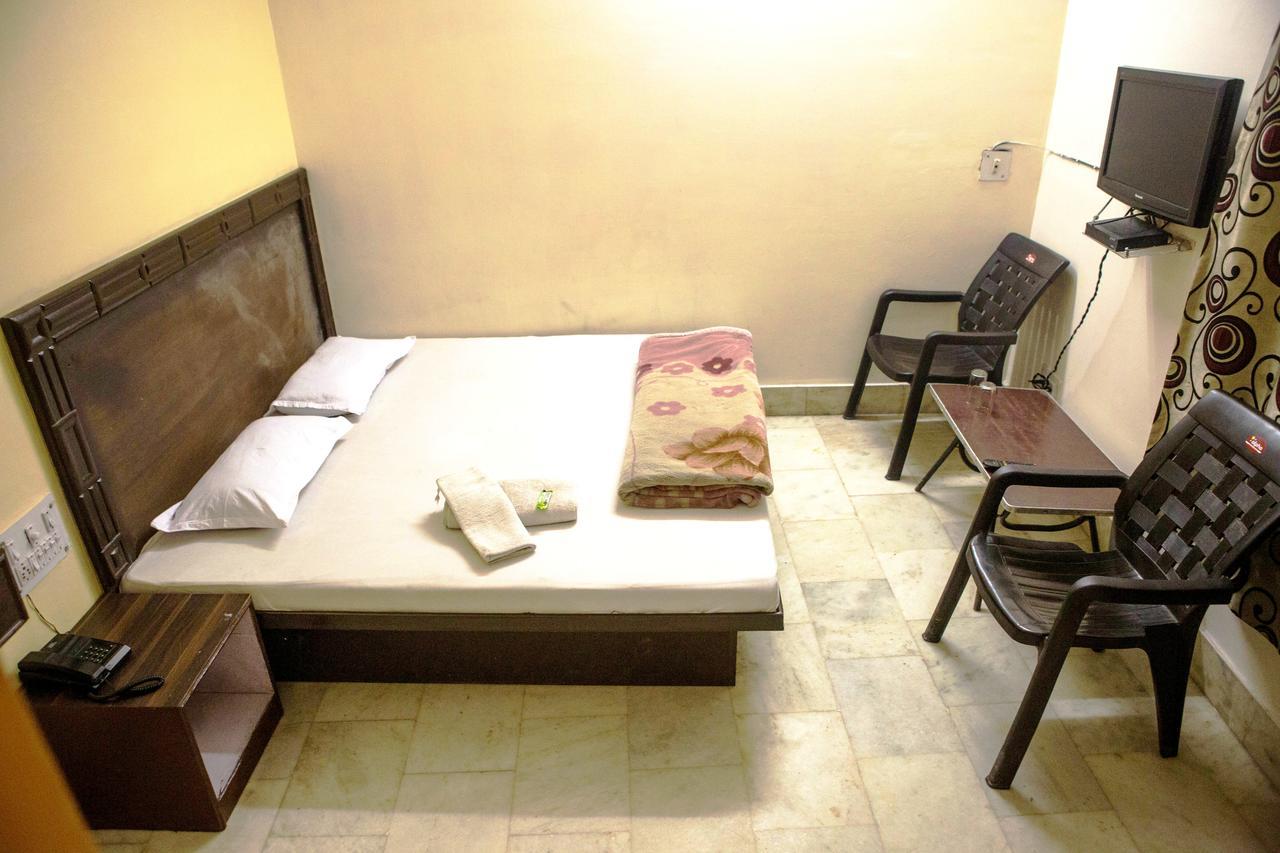Hotel Venus International New Delhi Bagian luar foto