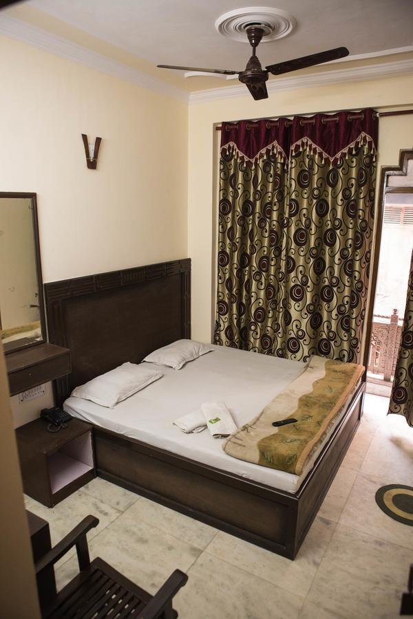 Hotel Venus International New Delhi Bagian luar foto