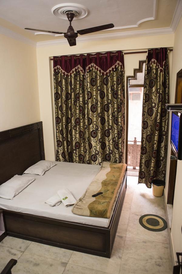 Hotel Venus International New Delhi Bagian luar foto