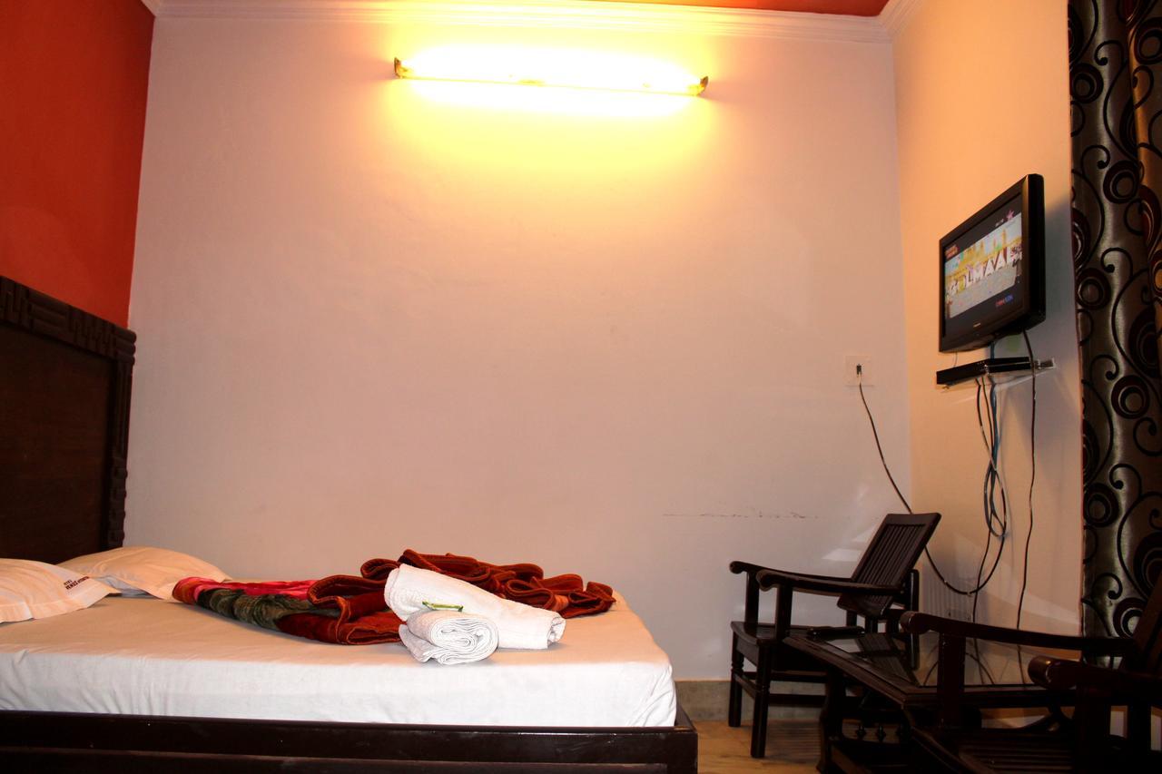 Hotel Venus International New Delhi Bagian luar foto